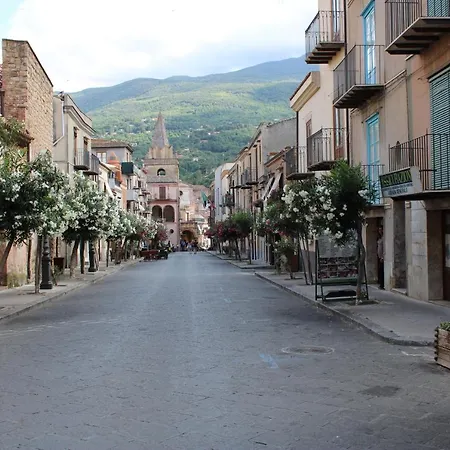 La Casetta Nel Bosco Per Turisti Holiday home